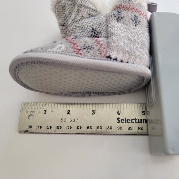 Knit booties faux sherpa, 5" outside sole length, great condition - Picture 8 of 13